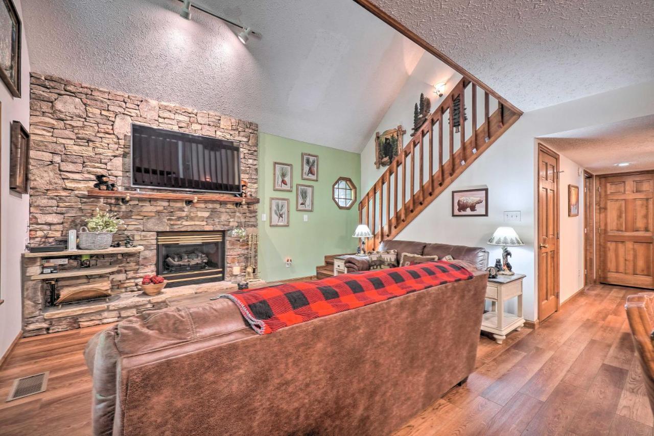 Picturesque Pigeon Forge Cabin With Mountain Views エクステリア 写真