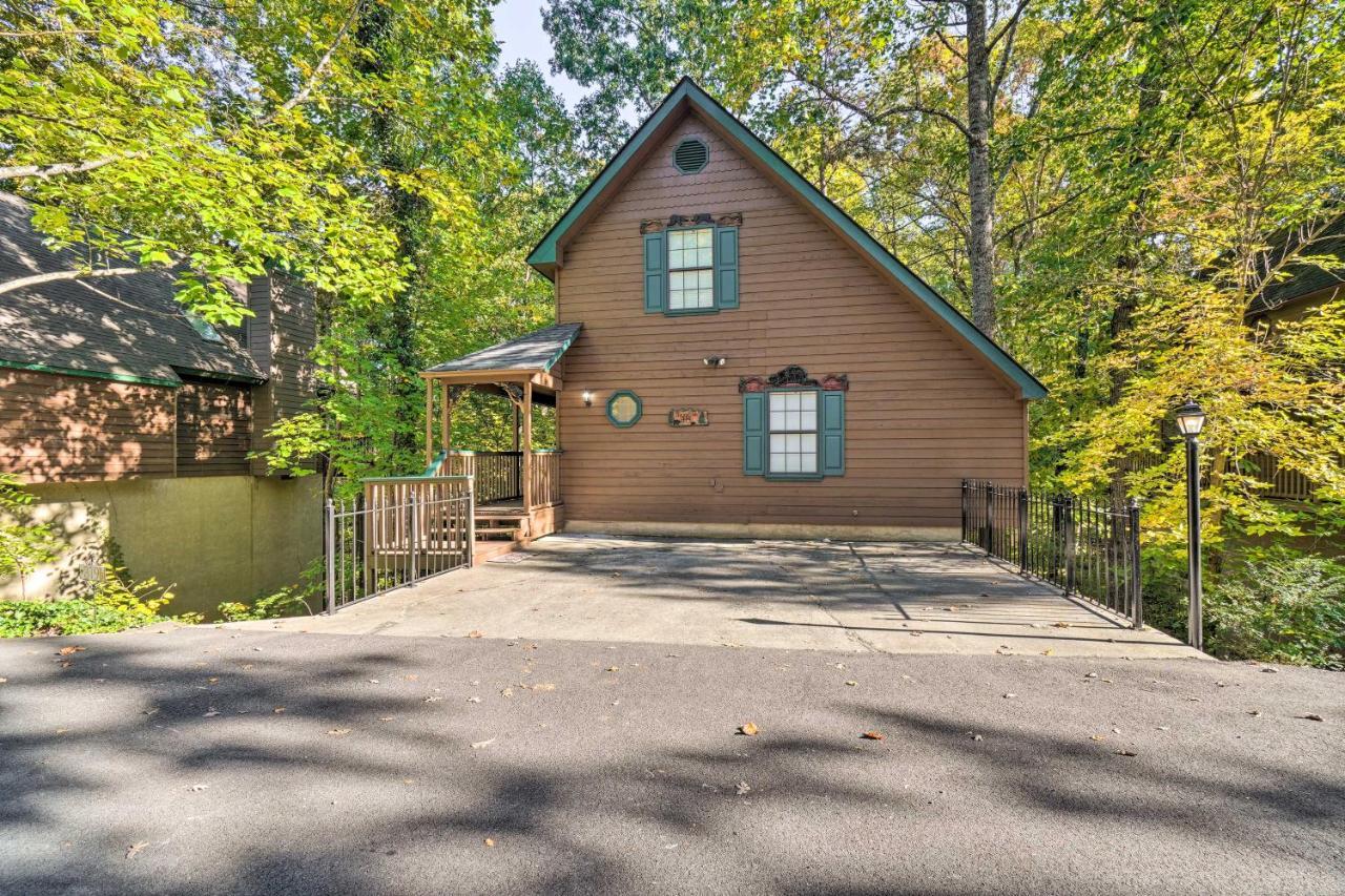 Picturesque Pigeon Forge Cabin With Mountain Views エクステリア 写真