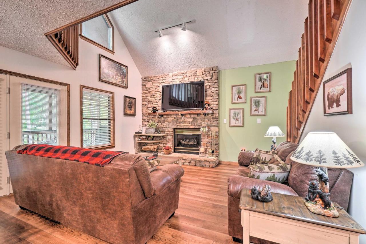 Picturesque Pigeon Forge Cabin With Mountain Views エクステリア 写真