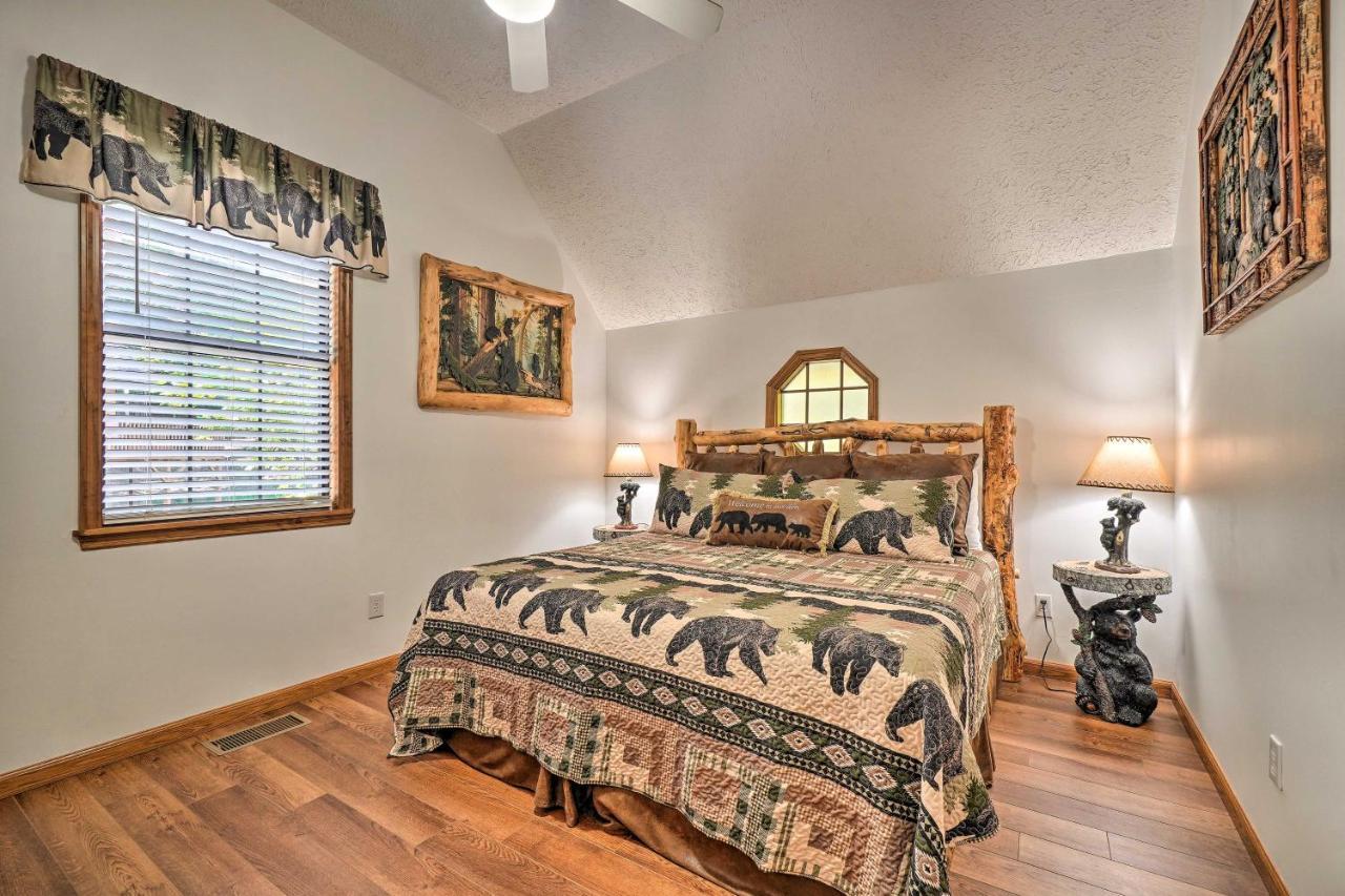 Picturesque Pigeon Forge Cabin With Mountain Views エクステリア 写真