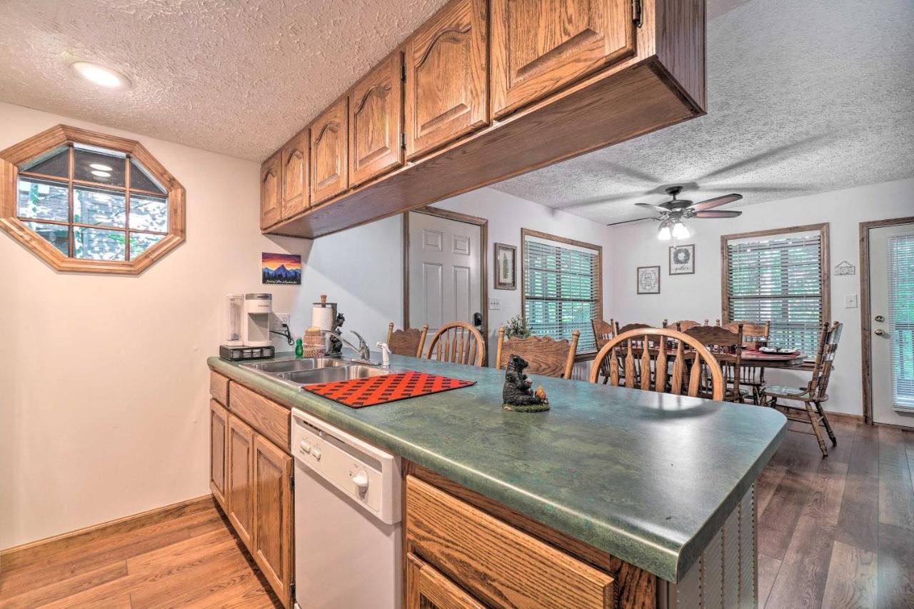 Picturesque Pigeon Forge Cabin With Mountain Views エクステリア 写真