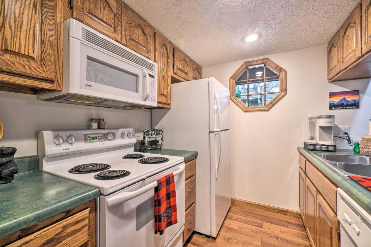 Picturesque Pigeon Forge Cabin With Mountain Views エクステリア 写真