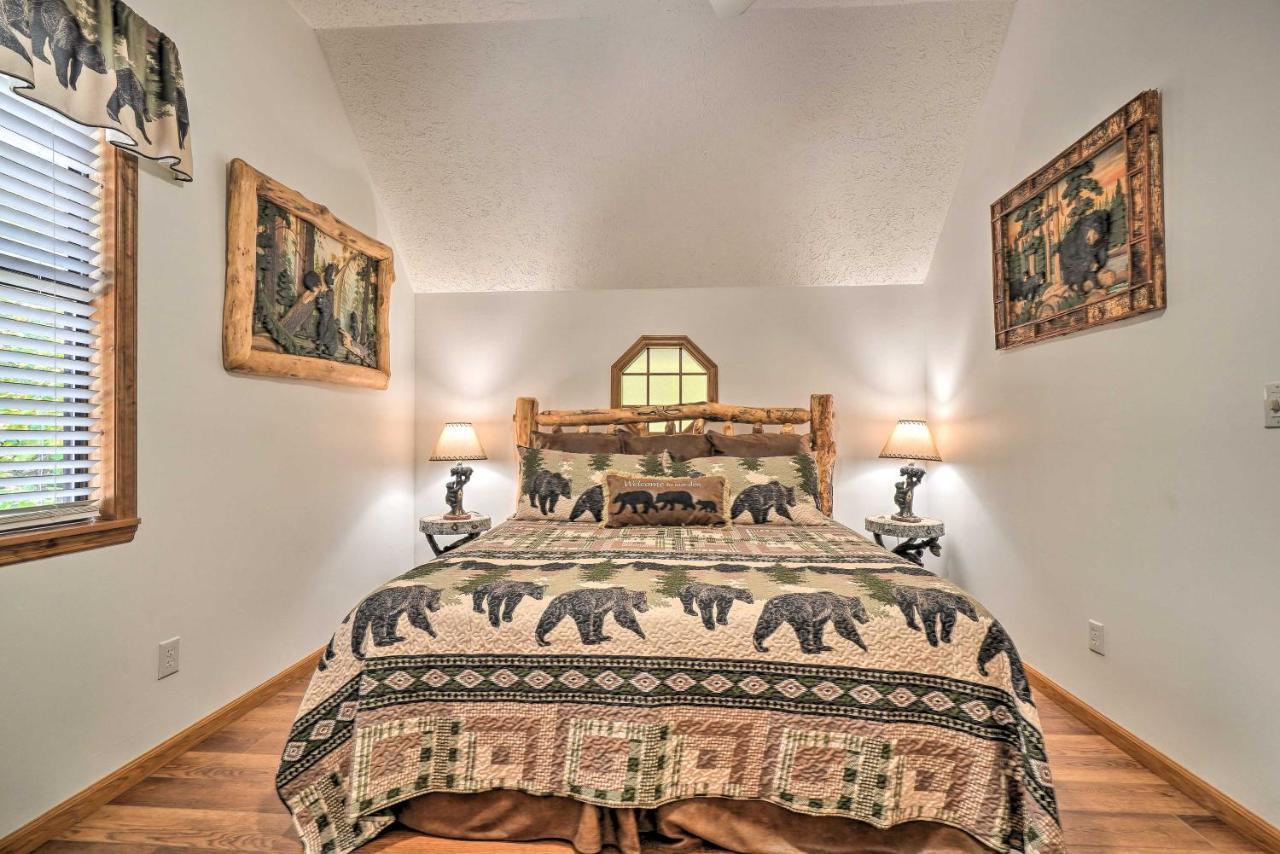 Picturesque Pigeon Forge Cabin With Mountain Views エクステリア 写真