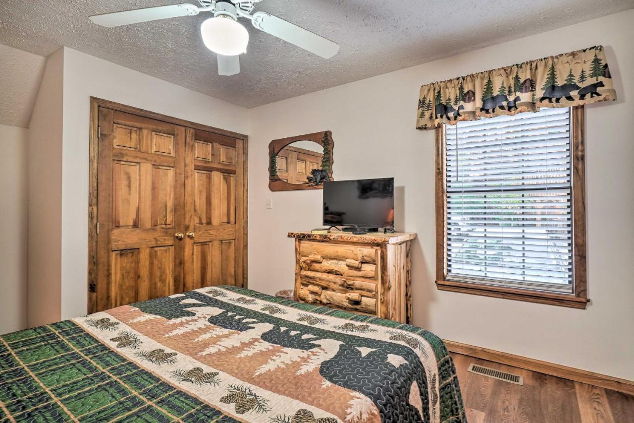 Picturesque Pigeon Forge Cabin With Mountain Views エクステリア 写真