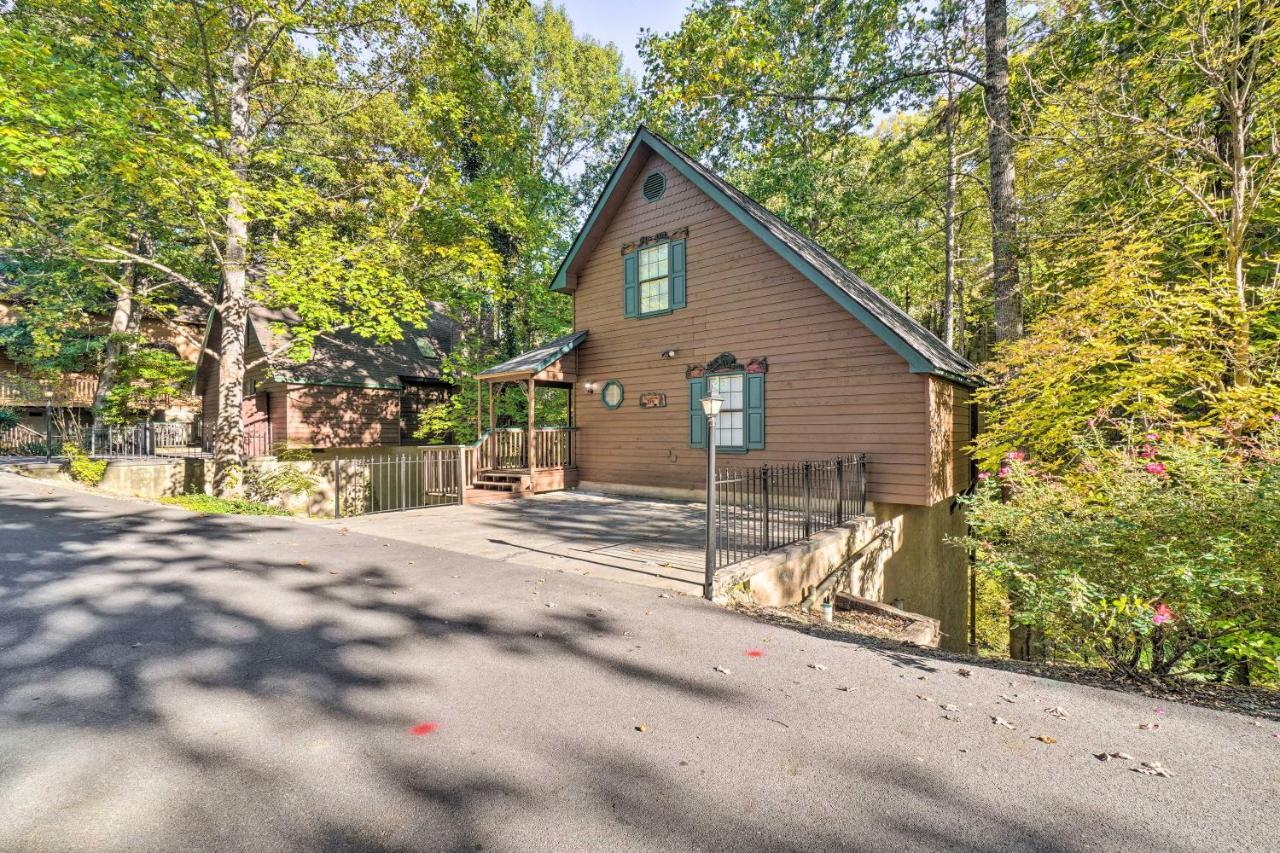 Picturesque Pigeon Forge Cabin With Mountain Views エクステリア 写真